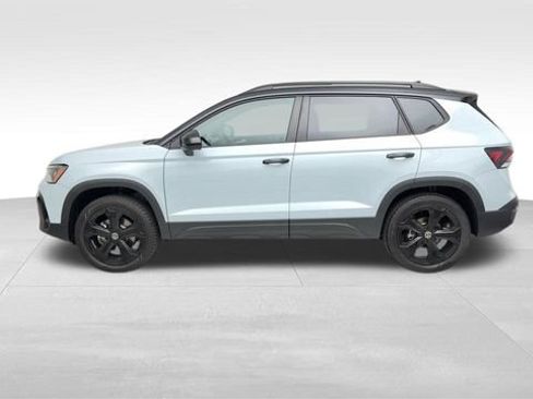 Used 2026 Volkswagen Taos SE AWD/4WD image 5