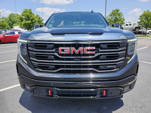Used 2023 GMC Sierra 1500 AT4 w/ AT4 Premium Package AWD/4WD image 14