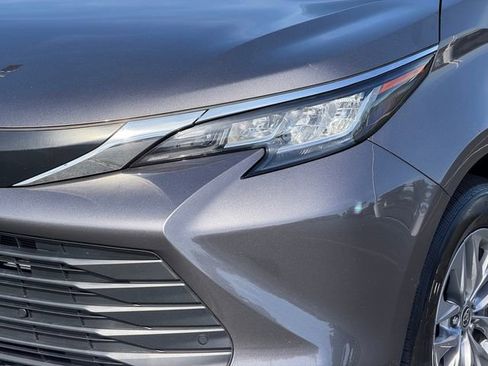 Used 2023 Toyota Sienna XLE FWD image 10