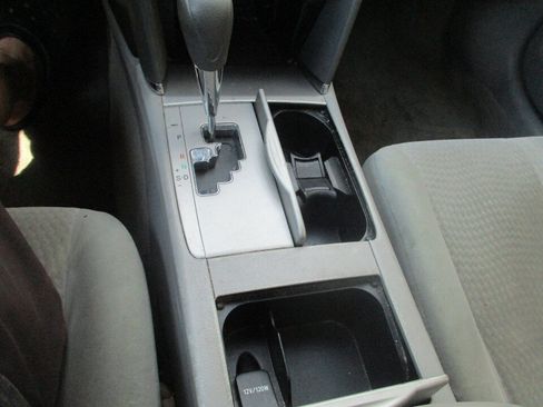 Used 2010 Toyota Camry LE FWD image 34