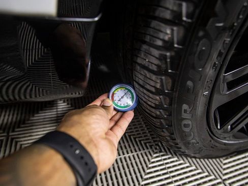 Used 2020 Land Rover Discovery HSE image 42