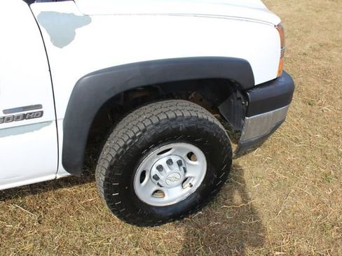 Used 2006 Chevrolet Silverado 2500 W/T w/ Heavy-Duty Power Package image 8