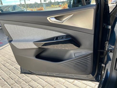 Certified 2023 Volkswagen ID.4 Pro image 19