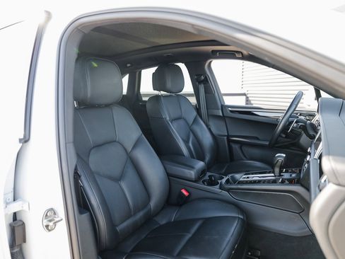 Certified 2024 Porsche Macan S image 29