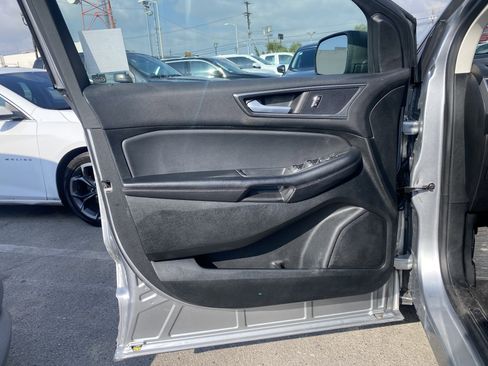 Used 2023 Ford Edge SE image 16