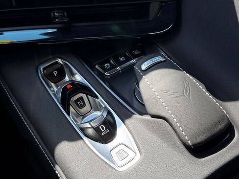 Used 2025 Chevrolet Corvette Stingray Preferred Conv w/ Z51 Performance Package RWD image 23