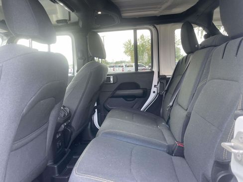 Used 2024 Jeep Wrangler Unlimited Sahara AWD/4WD image 8