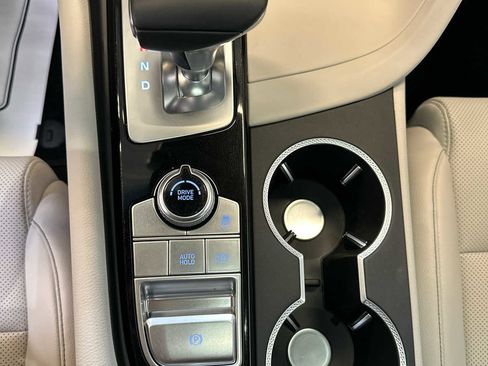 Certified 2025 Genesis G70 2.5T image 28