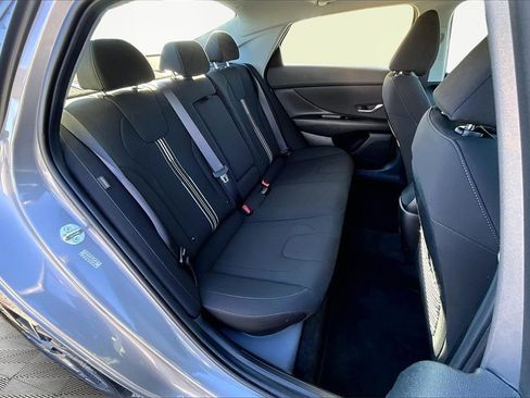 Used 2024 Hyundai Elantra SEL w/ Convenience Package image 27