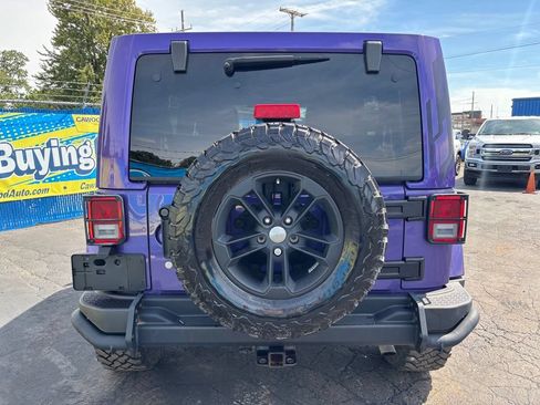 Used 2017 Jeep Wrangler Unlimited Sahara AWD/4WD image 3