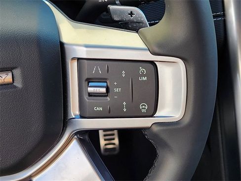 Used 2024 Land Rover Discovery Dynamic SE image 28