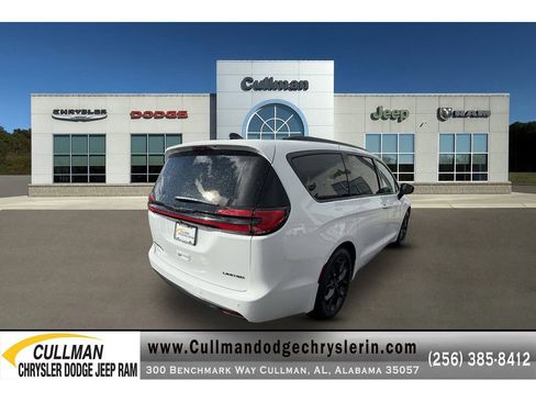 New 2026 Chrysler Pacifica Limited w/ S Appearance Package image 3