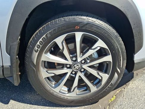 Used 2023 Toyota Corolla Cross XLE w/ Convenience Package AWD/4WD image 8