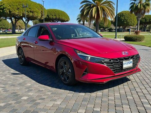 Used 2023 Hyundai Elantra SEL w/ Cargo Package image 4