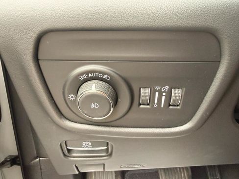 Used 2023 Jeep Grand Cherokee Summit AWD/4WD image 22