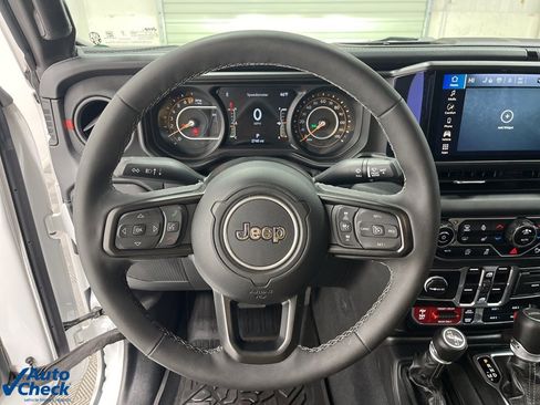 Used 2025 Jeep Gladiator Rubicon w/ Safety Group image 16