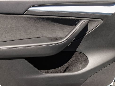 Used 2023 Tesla Model Y Performance AWD/4WD image 19