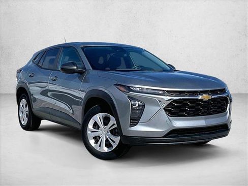 Used 2024 Chevrolet Trax LS FWD image 12