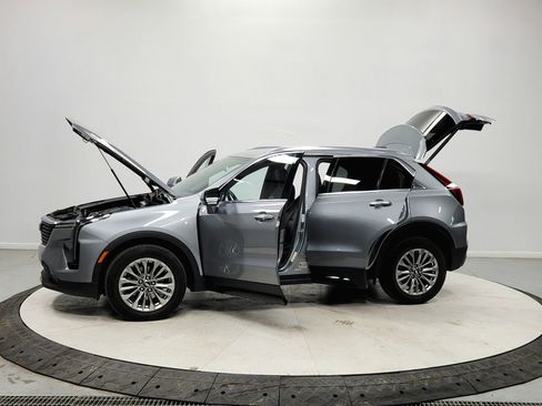Used 2024 Cadillac XT4 Premium Luxury image 12
