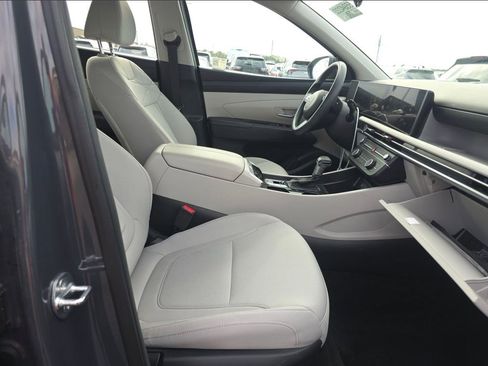 Used 2025 Hyundai Tucson SE FWD image 14