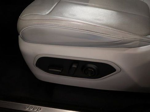 Used 2022 Jeep Grand Cherokee L Overland image 13