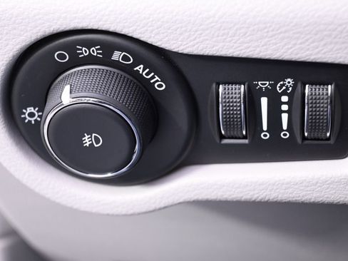 Used 2024 Chrysler Pacifica Touring-L image 26