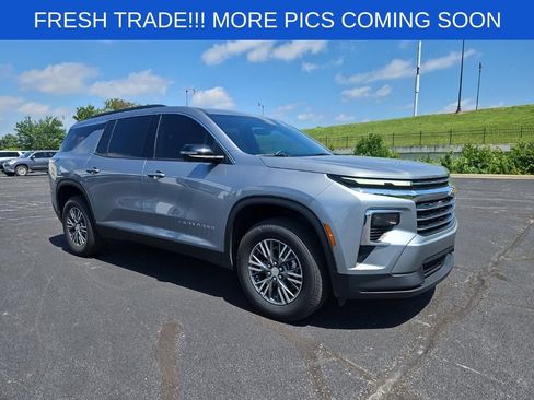 Used 2026 Chevrolet Traverse LT w/ Driver Confidence Package AWD/4WD image 8