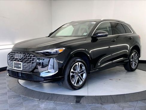 Certified 2025 Audi Q5 Premium w/ Convenience Package AWD/4WD image 2