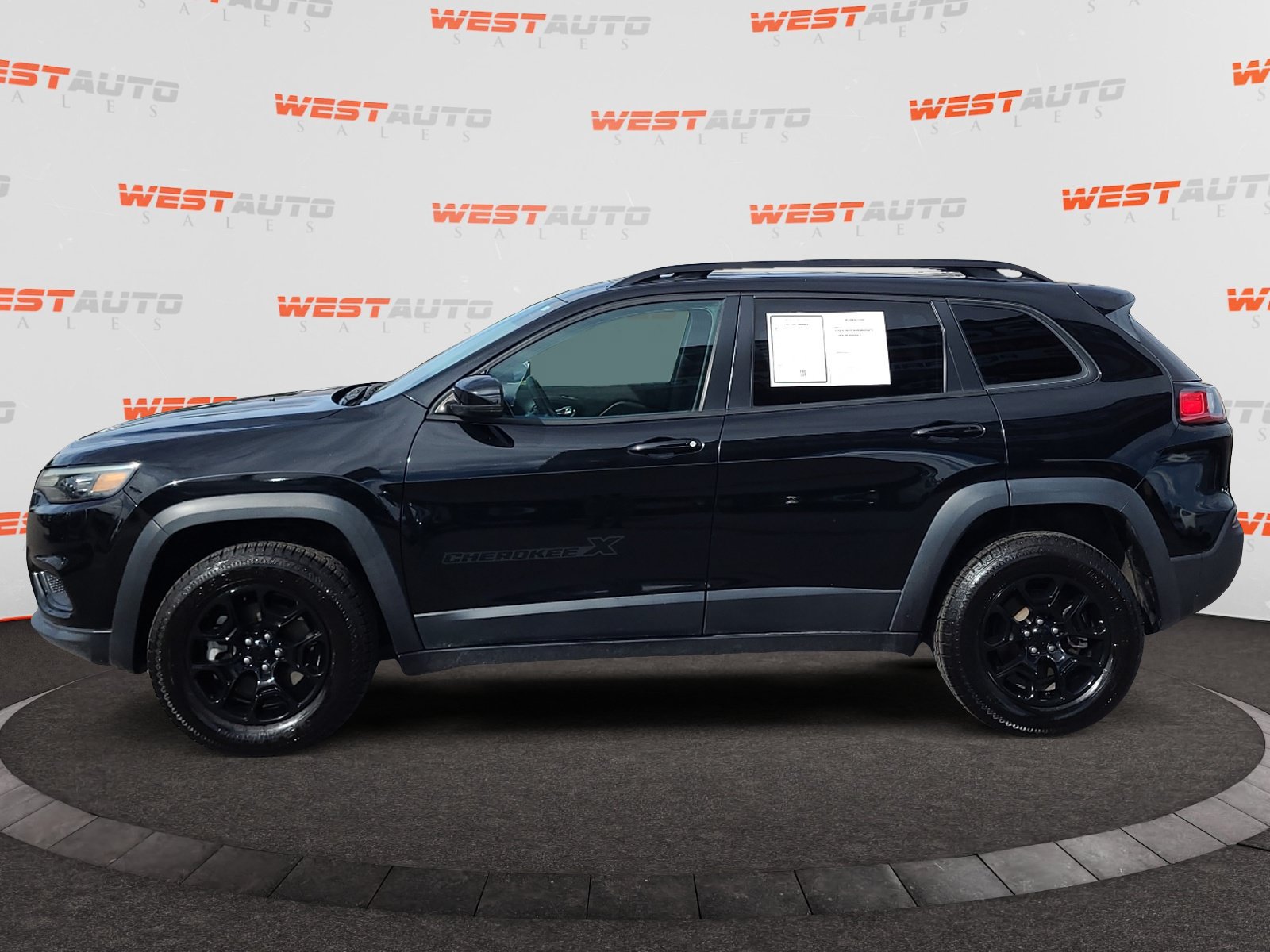 Used 2022 Jeep Cherokee Latitude w/ Sun & Sound Group AWD/4WD image 2