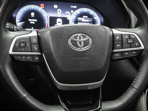 Used 2024 Toyota Grand Highlander AWD image 13