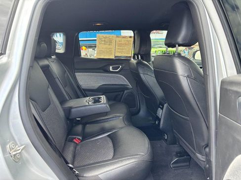 Used 2024 Jeep Compass Latitude image 10