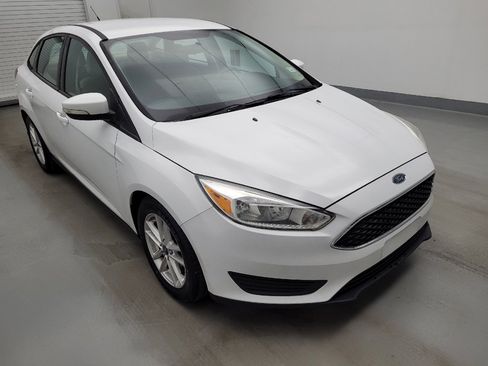 Used 2016 Ford Focus SE w/ SE Cold Weather Package FWD image 13