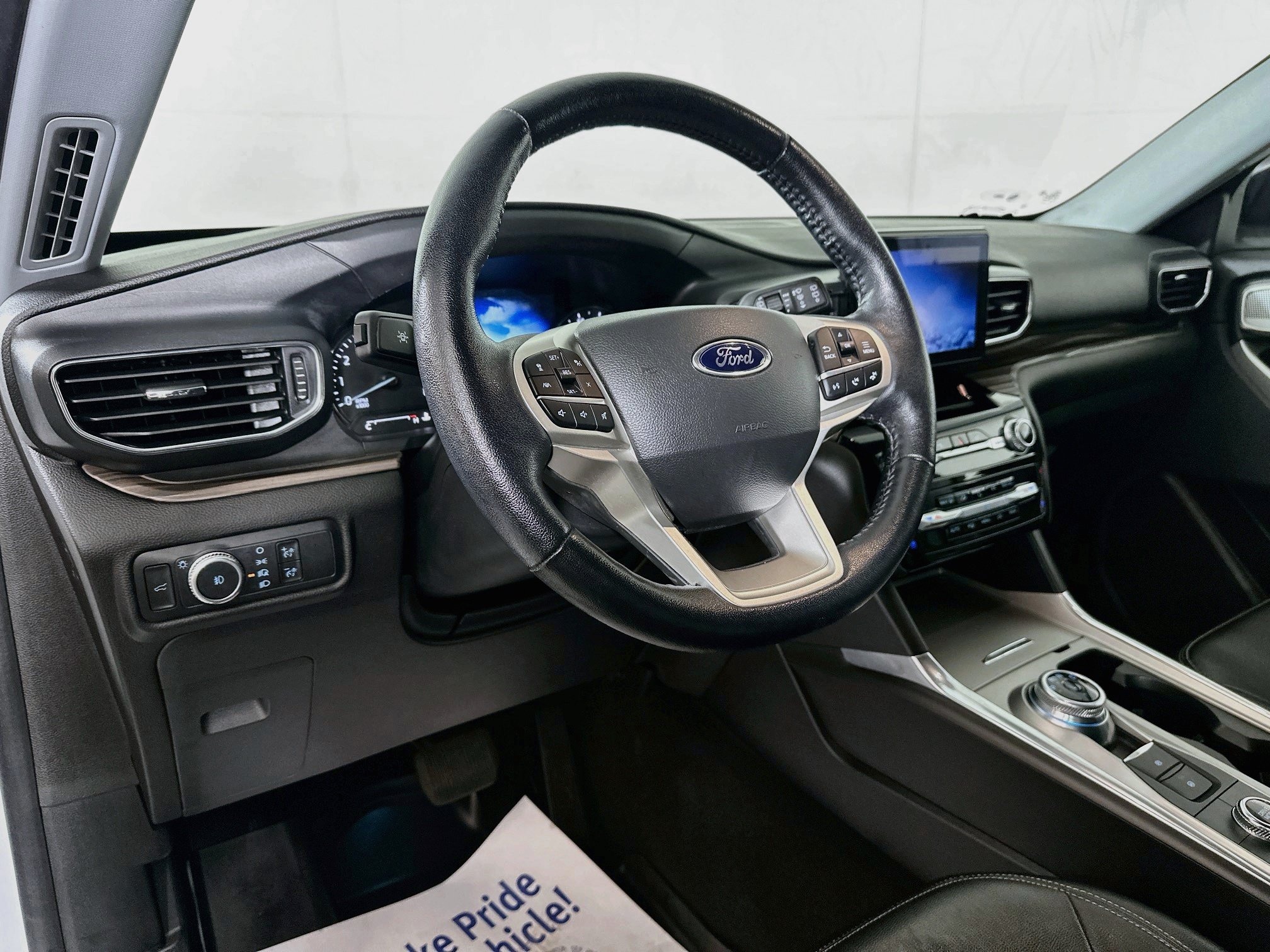 Used 2022 Ford Explorer Limited w/ Equipment Group 301A AWD/4WD image 9