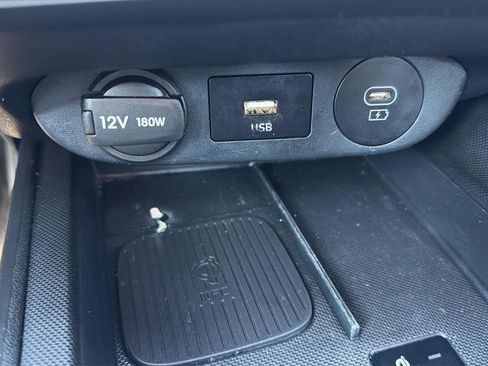 Used 2025 Hyundai Elantra Limited FWD image 13