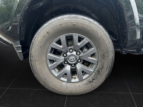 Used 2023 Toyota Tacoma SR5 AWD/4WD image 9