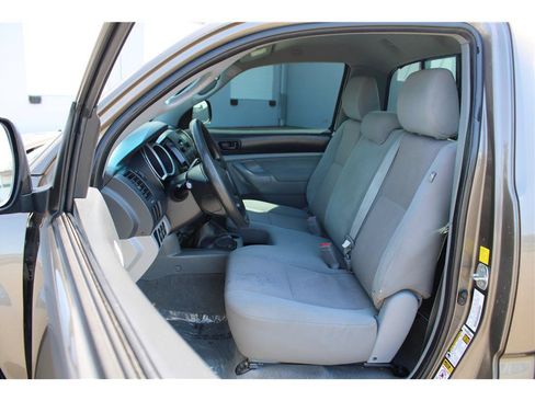 Used 2011 Toyota Tacoma 4x4 Regular Cab image 8