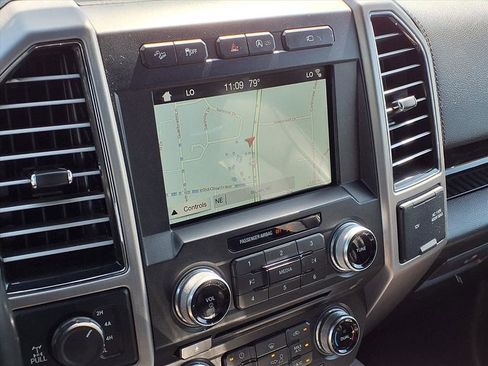 Used 2017 Ford F150 Platinum w/ Equipment Group 701A Luxury AWD/4WD image 5