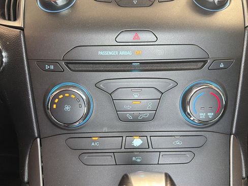 Used 2018 Ford Edge SE image 28