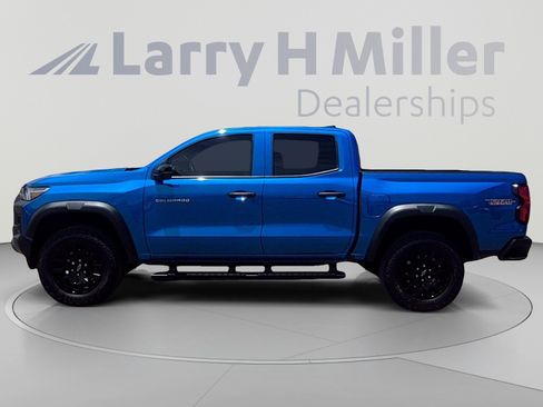 Used 2024 Chevrolet Colorado Trail Boss w/ Technology Package AWD/4WD image 2