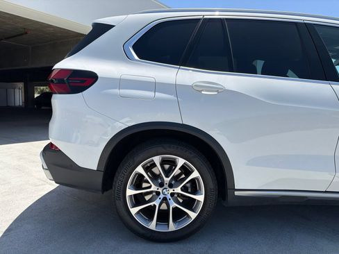 Certified 2024 BMW X5 xDrive40i w/ Premium Package AWD/4WD image 5
