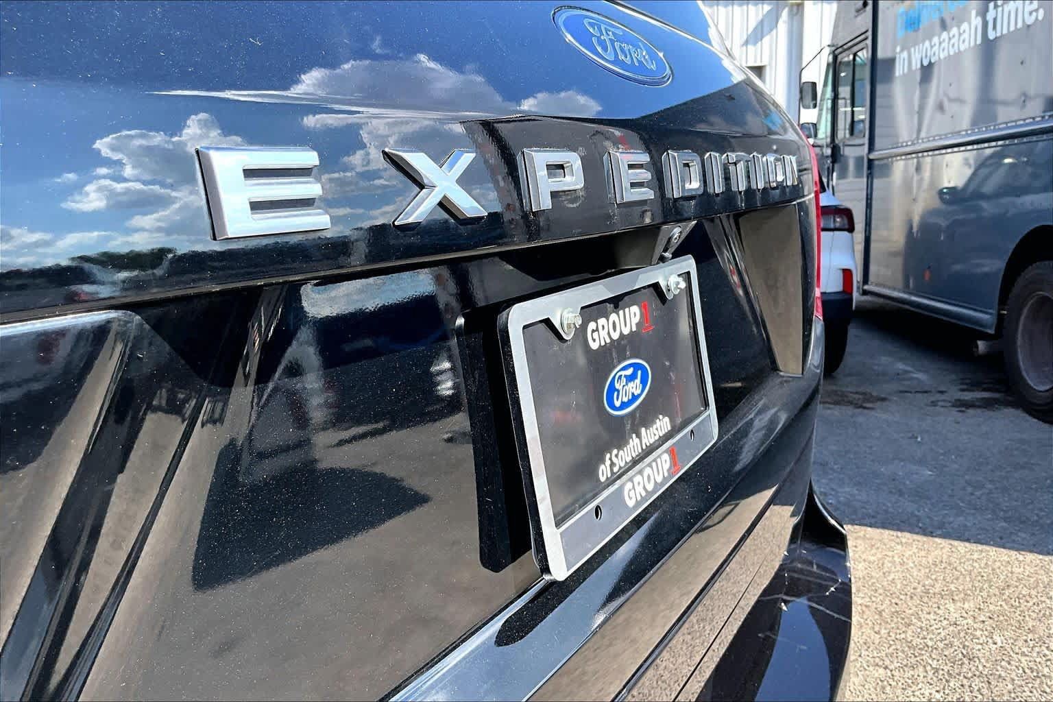 Used 2025 Ford Expedition Active RWD image 12