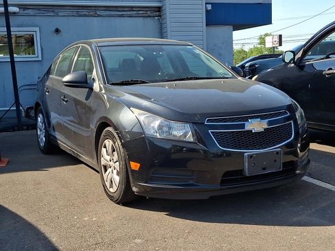 Used 2014 Chevrolet Cruze LS FWD image 3