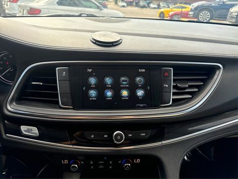 Used 2018 Buick Enclave Essence image 14