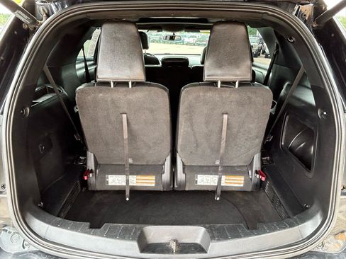 Used 2017 Ford Explorer XLT w/ XLT Technology Feature Bundle AWD/4WD image 18