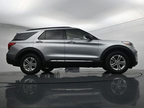 Certified 2022 Ford Explorer XLT w/ Equipment Group 202A AWD/4WD image 44