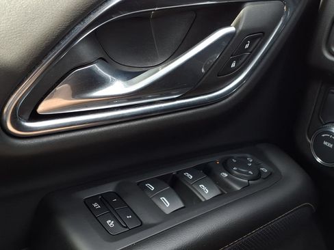 Used 2024 GMC Yukon XL SLT RWD image 19