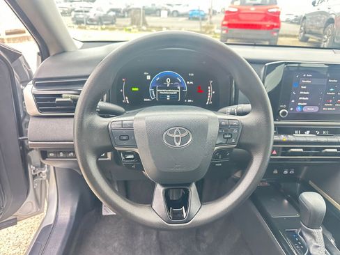 Used 2025 Toyota Camry LE image 28