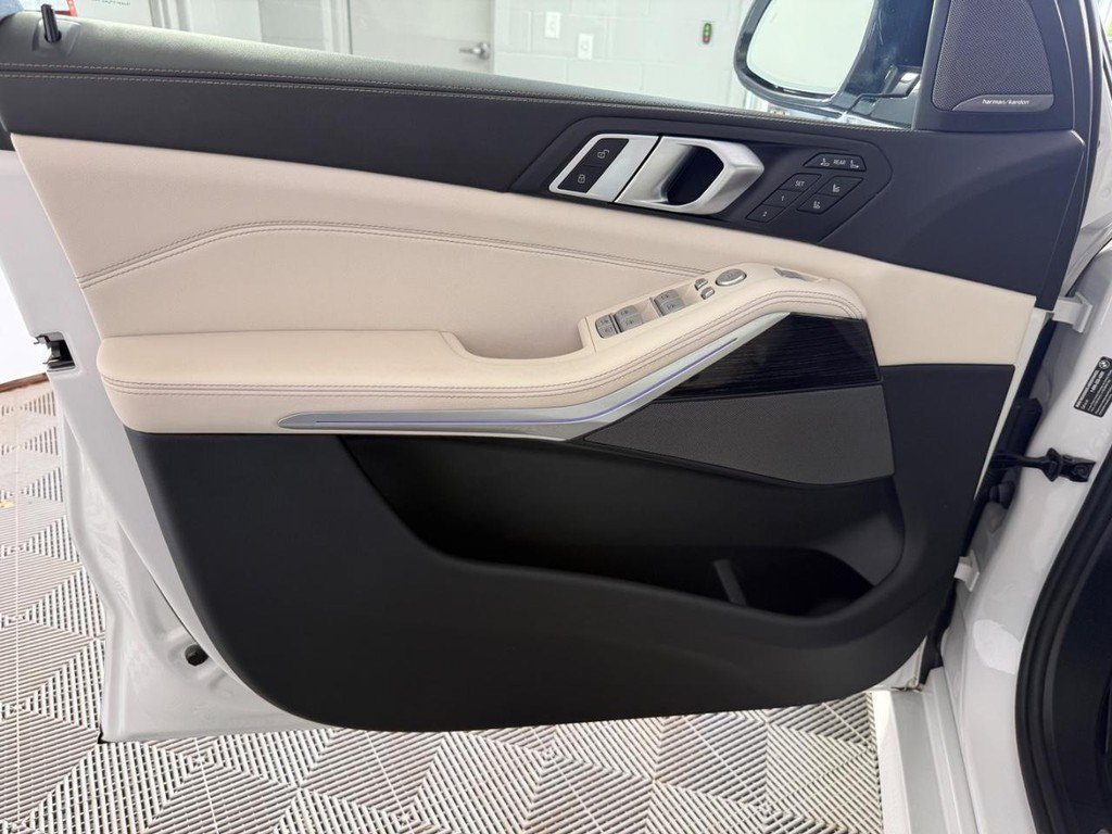 Used 2025 BMW X7 M60i AWD/4WD image 20
