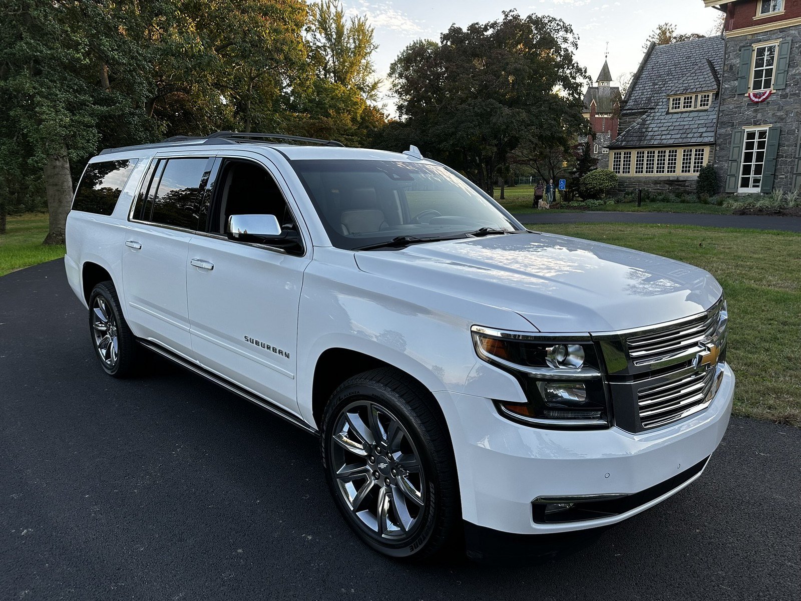 Used 2018 Chevrolet Suburban Premier AWD/4WD image 2