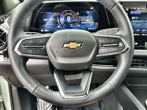 Used 2025 Chevrolet Equinox LT w/ Safety and Technology Package image 11